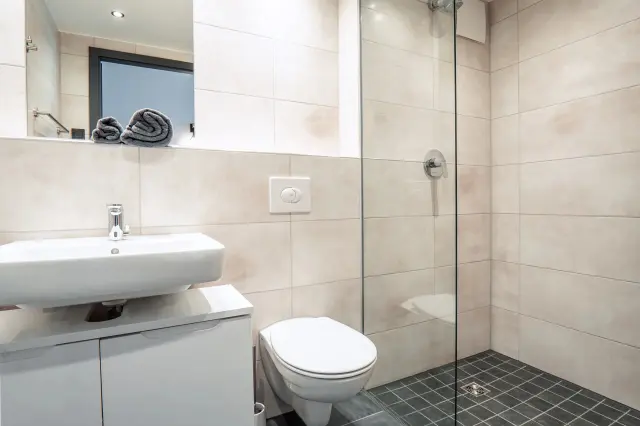 Modernes Badezimmer im Apartment der Eighty-Eight Apartments Nürnberg