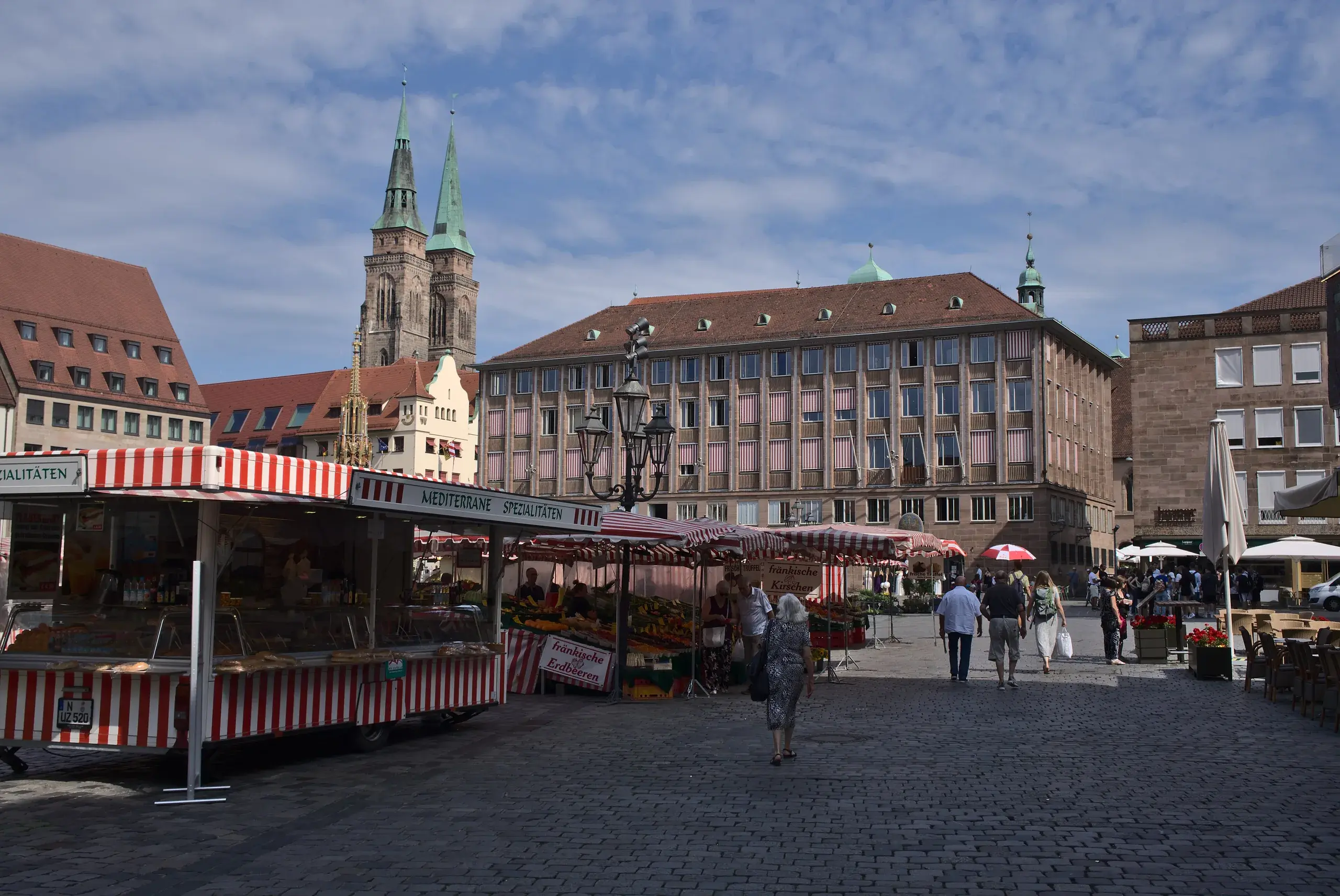 Hauptmarkt mit Frauenkirche in der Nürnberger Altstadt