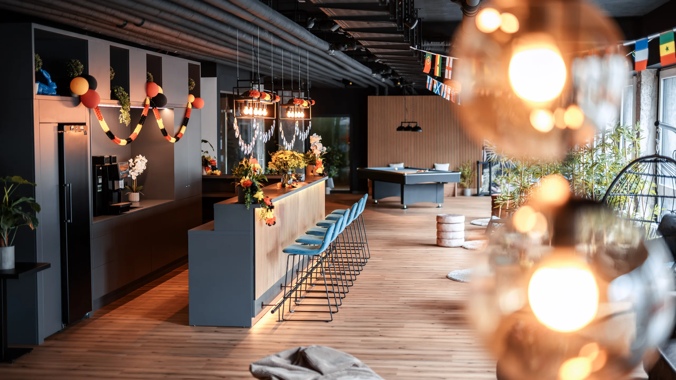 Stimmungsvolle Lichter in der Lounge der Eighty-Eight Apartments Nürnberg