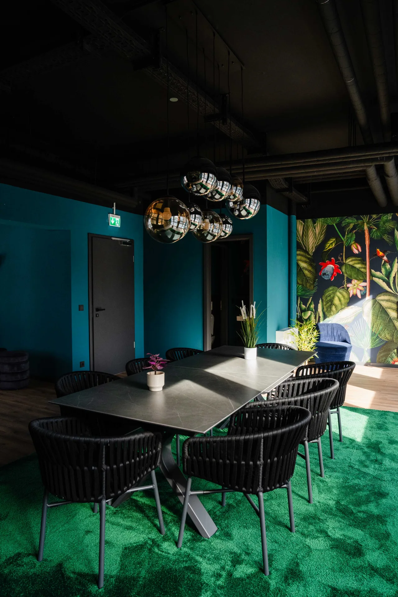 Pendelleuchten-Design in den Eighty-Eight Apartments Nürnberg